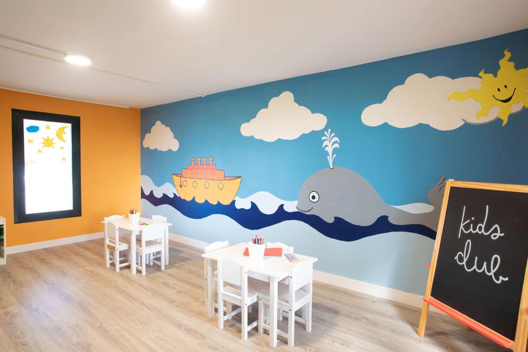 Hilton Mallorca Galatzo Peguera Exterior foto Kids Club